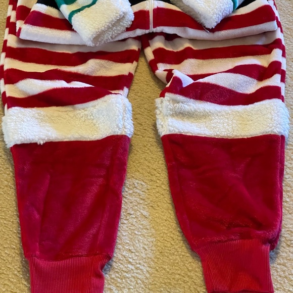 π§πΌβπHPπ§π»βπHoliday Santa onesie - Picture 6 of 10